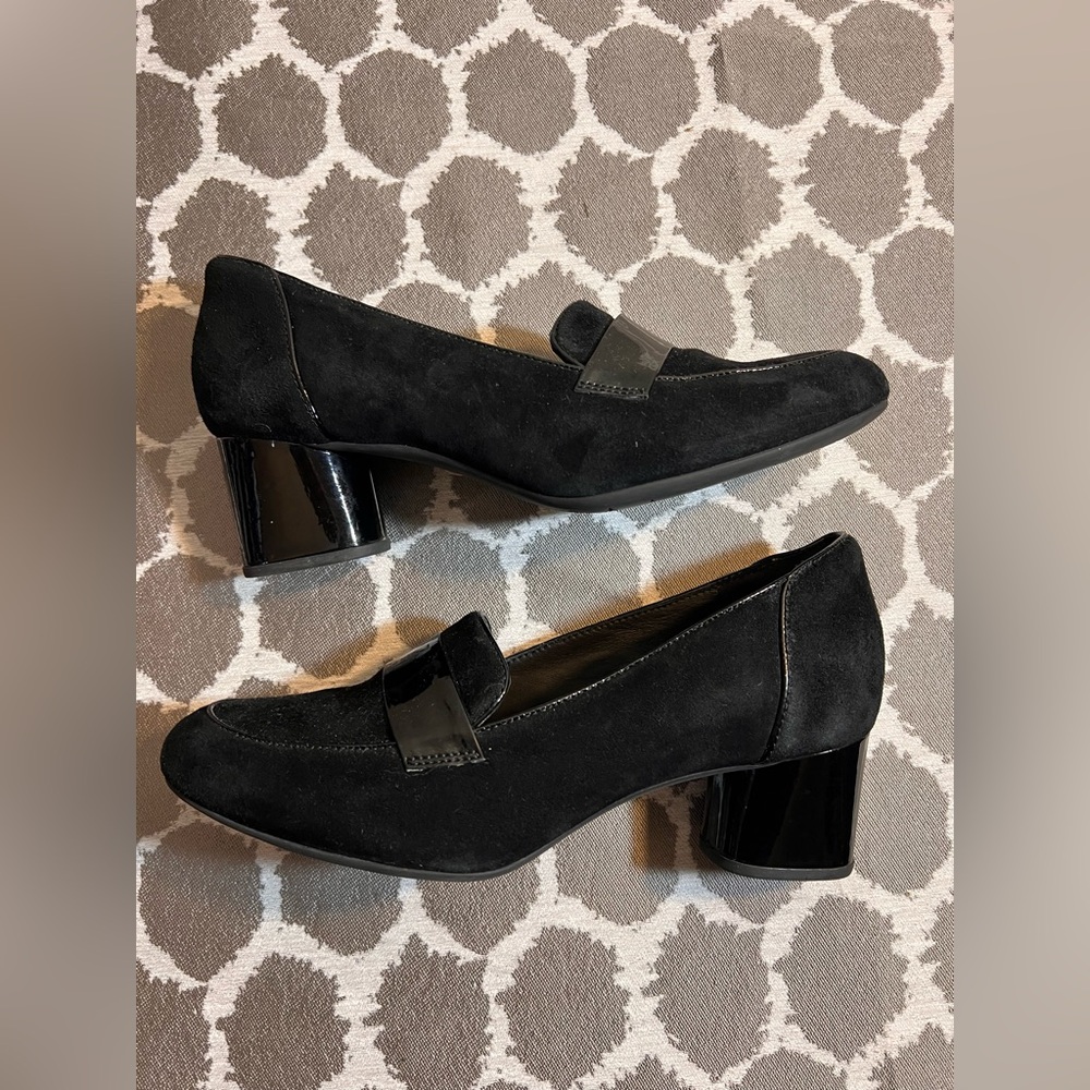Clark’s Black Suede Block Heel Loafers US10 comfort classic minimalist preppy